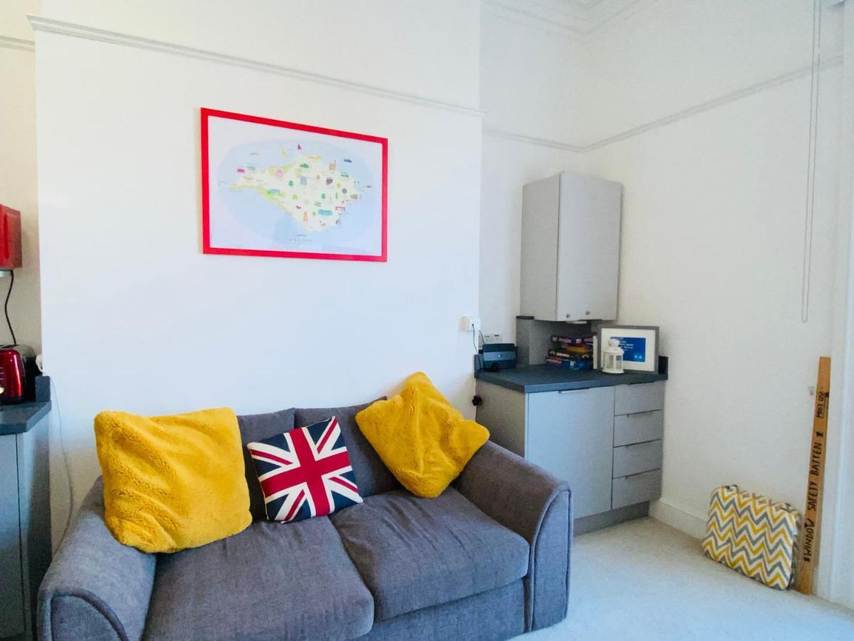 Wight On The Beach, Sleeps 4, Free Off Road Parking, Balcony With Sea Views Ryde  Exterior foto